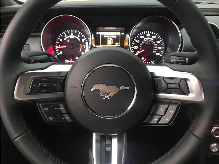 Hình ảnh Ford Mustang 2018 trang bị phiên bản động cơ 2.3 EcoBoost, công suất 310 mã lực, giá hơn 2 tỷ——Hình 6 Hình ảnh Ford Mustang 2018 trang bị phiên bản động cơ 2.3 EcoBoost, công suất 310 mã lực, giá hơn 2 tỷ——Hình 6