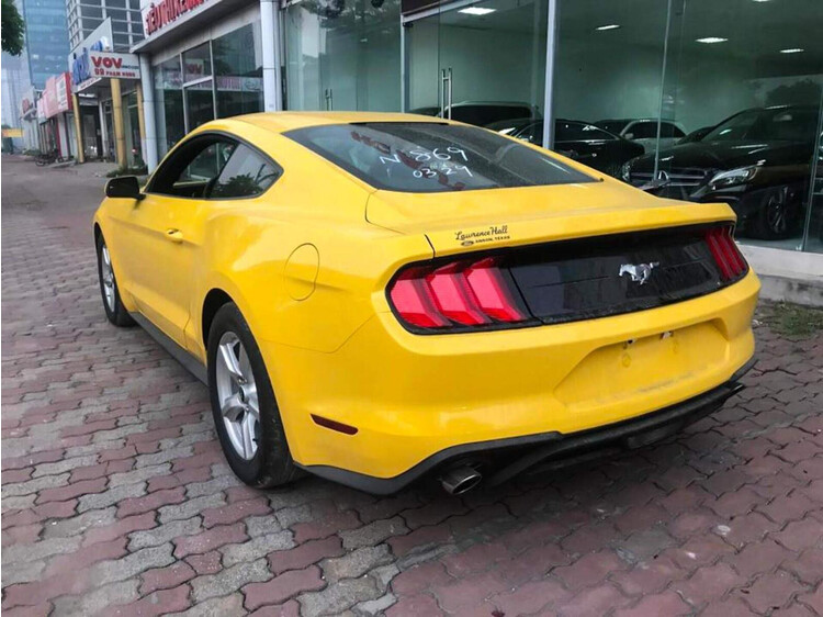 Hình ảnh Ford Mustang 2018, bản động cơ 2.3 EcoBoost, 310 mã lực, giá hơn 2 tỷ - Hình 9 Hình ảnh Ford Mustang 2018, bản động cơ 2.3 EcoBoost, 310 mã lực, giá hơn 2 tỷ - Hình 9