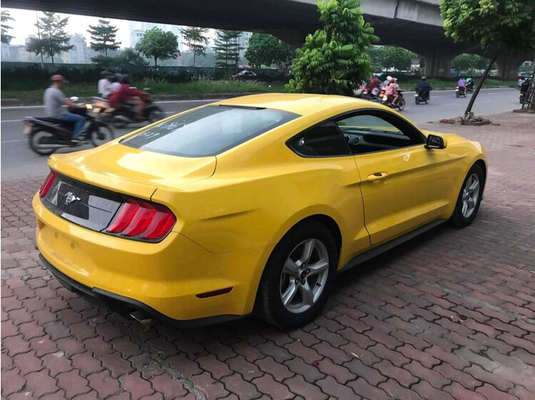 Hình ảnh Ford Mustang 2018, bản động cơ 2.3 EcoBoost, 310 mã lực, giá hơn 2 tỷ - Hình 10 Hình ảnh Ford Mustang 2018, bản động cơ 2.3 EcoBoost, 310 mã lực, giá hơn 2 tỷ - Hình 10