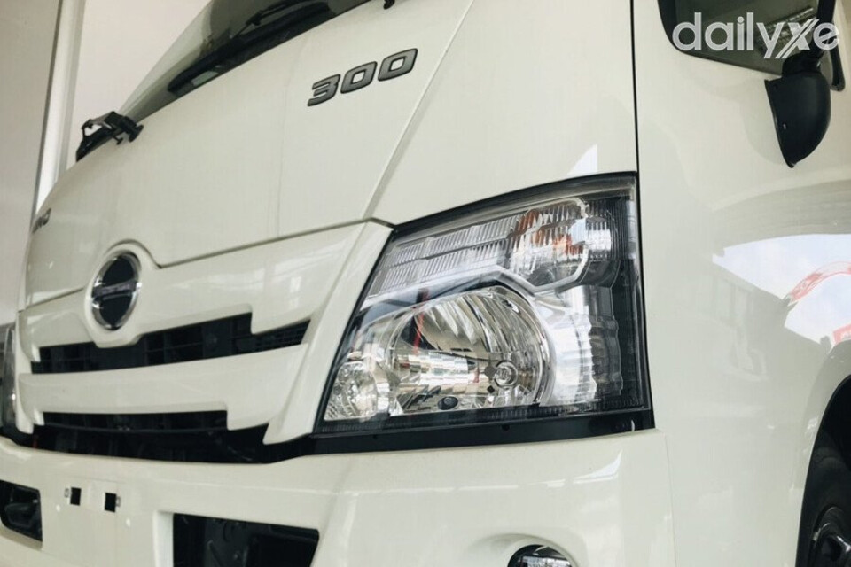 Cụm đèn chiếu sáng tứ giác góc cạnh