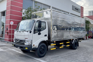 Xe Tải Hino XZU650 3 Tấn Thùng Kín