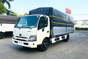 Xe Tải Hino XZU720 3.5 Tấn Thùng Mui Bạt