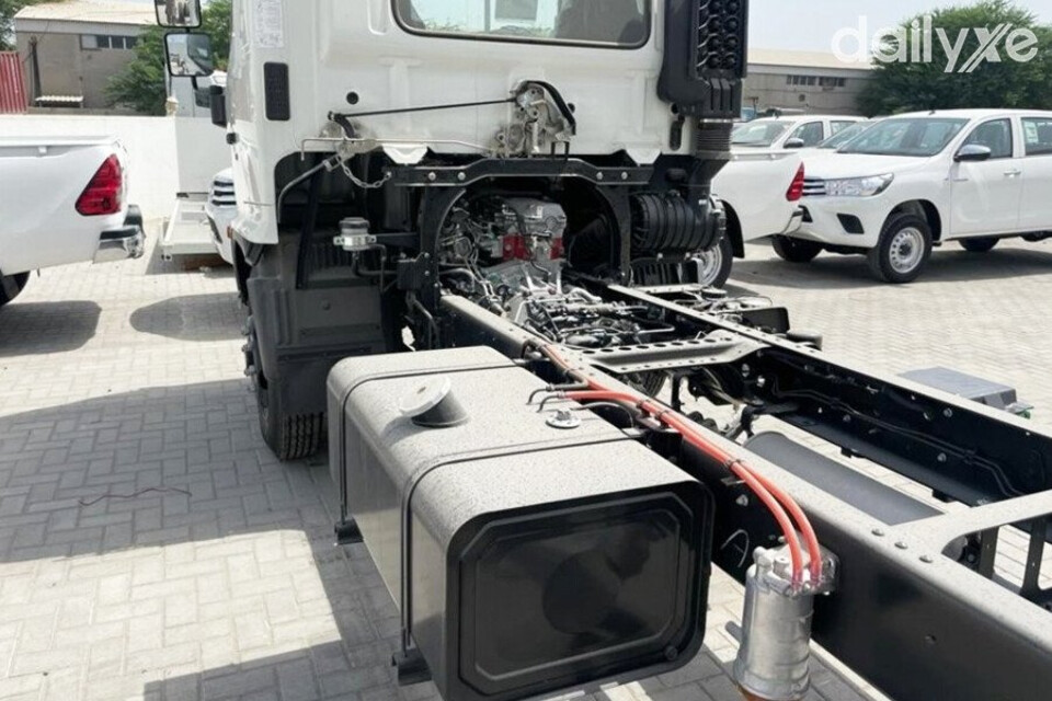 Khung gầm xe chuyên dụng chắc chắn được đúc nhiều lỗ nhằm giúp quá trình vận hành sử dụng được hữu dụng hơn