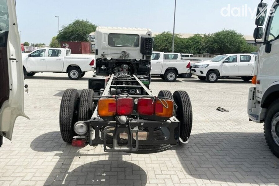 Cụm đèn hậu Hino Series 500 hình chữ nhật được đặt thấp