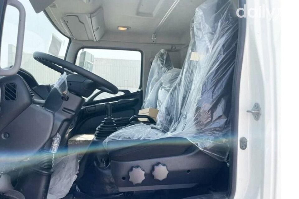 Không gian nội thất rộng rãi vừa đủ cho ba người ngồi