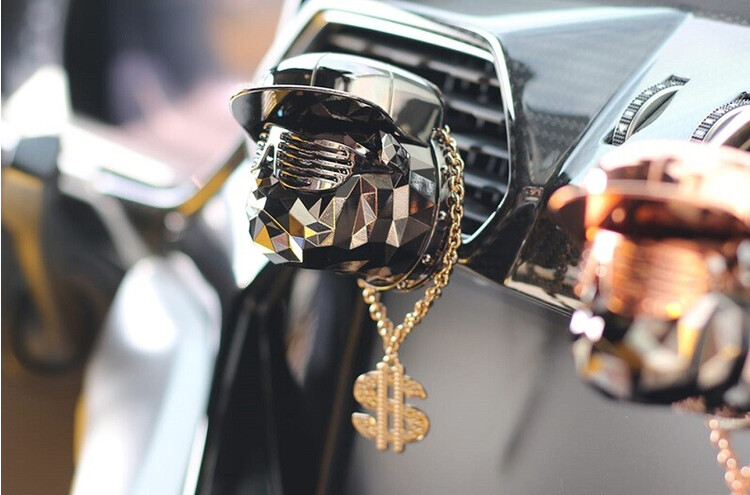 HipHop Dog: Phụ kiện trang trí “kiêm” luôn nước hoa nội thất được mạ vàng 18K, giá chỉ 896.000 VNĐ hiphop dog: phu kien trang tri “kiem” luon nuoc hoa noi that duoc ma vang 18k, gia chi 896.000 vnd