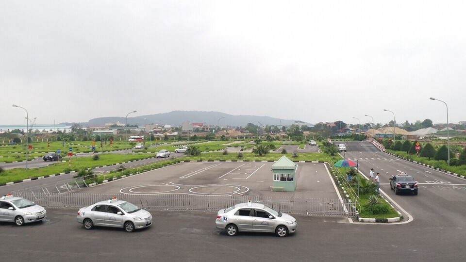 Học lái xe ô tô thực hành
