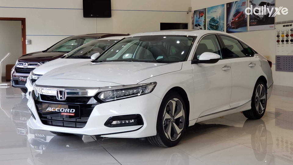 Honda Accord khuyến mãi giảm đến 220 triệu đồng tiền mặt