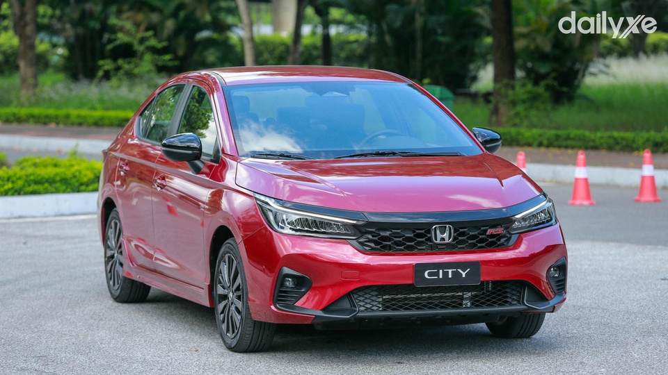 Honda City cũng được một số đại lý giảm 100% lệ phí trước bạ