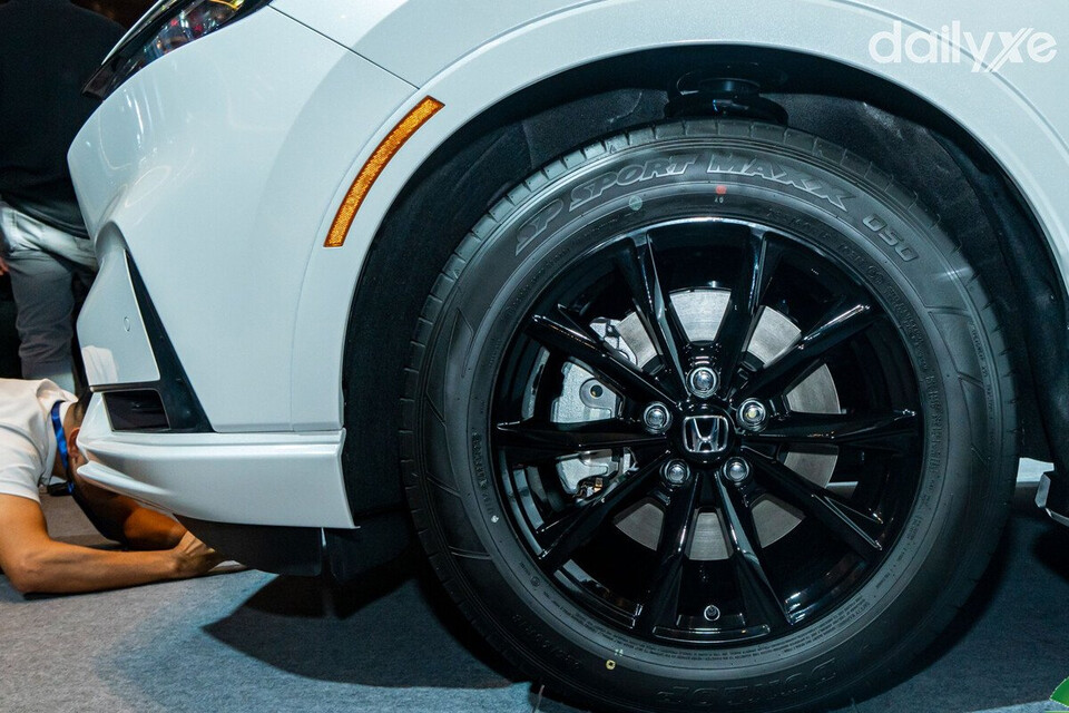 Mâm xe Honda CR-V hợp kim đa chấu 18 inch được sơn đen bóng