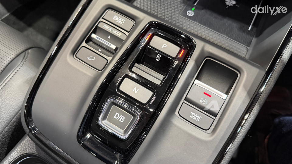 Hộp số e-CVT được tinh chỉnh, giúp xe vận hành êm ái và mượt mà hơn