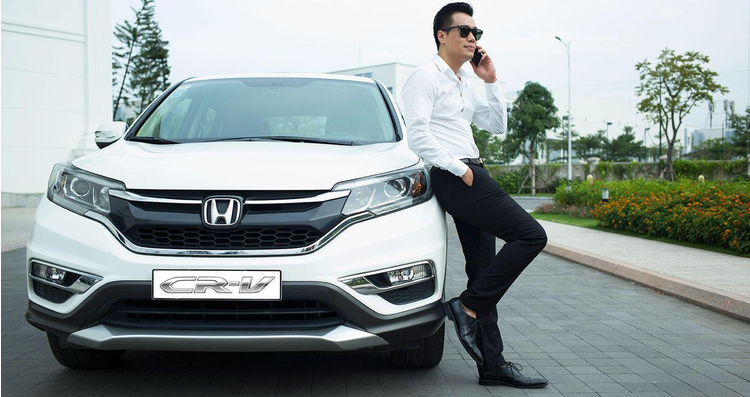 Honda CR-V “loạn” giá, nhân viên sale nghe điện thoại “cháy máy” - Hình 1 Honda CR-V “loạn” giá, nhân viên sale nghe điện thoại “cháy máy” - Hình 1