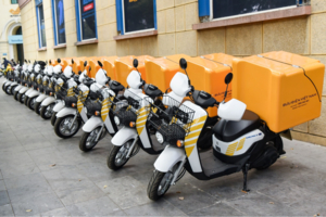 Honda hợp tác Bưu điện Việt Nam thí điểm giao hàng bằng xe điện