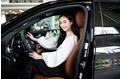 Hot girl trà sữa Jun Vũ tậu Mercedes-Benz C300 AMG 2019 trị giá 1,9 tỷ đồng