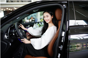 Hot girl trà sữa Jun Vũ tậu Mercedes-Benz C300 AMG 2019 trị giá 1,9 tỷ đồng
