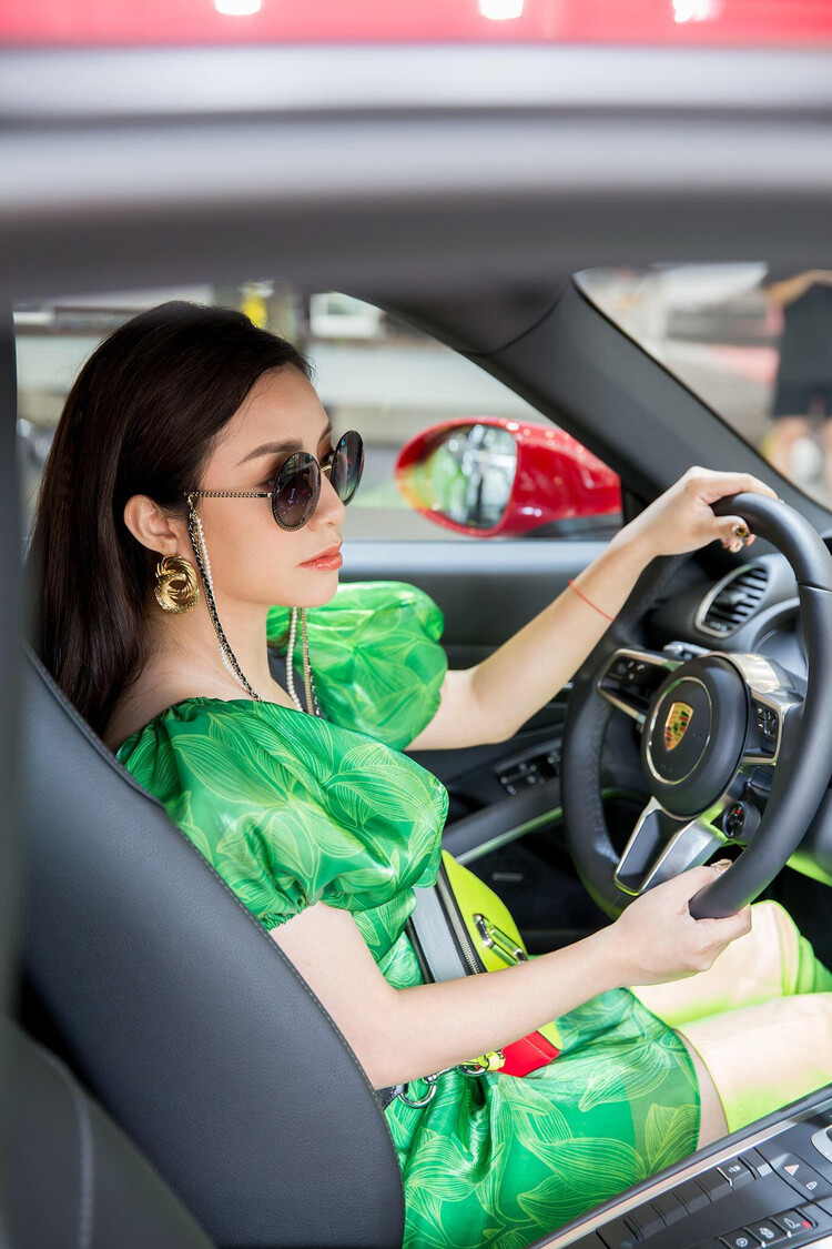 Hotgirl-9x-ha-thanh-so-huu-porsche-718-cayman-s-6-ty-dong