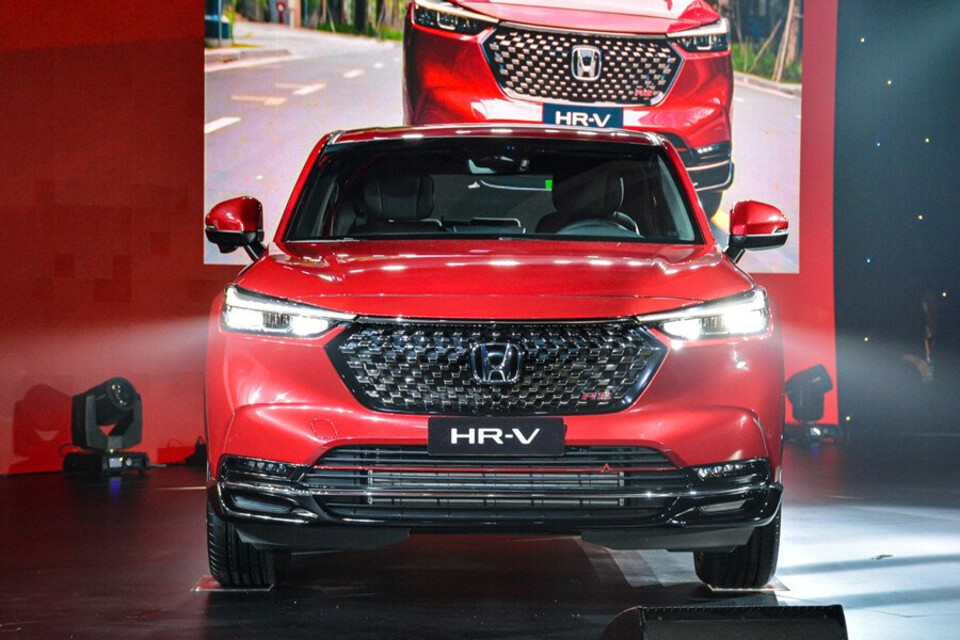 Đầu xe HR-V sử dụng lưới tản nhiệt bốn thanh ngang phong cách Đầu xe thiết kế hầm hố hơn