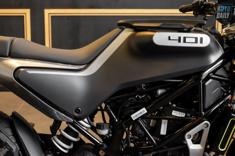 Husqvarna svartpilen 401 trị giá 200 triệu đồng, Honda CB500f nguyên bản