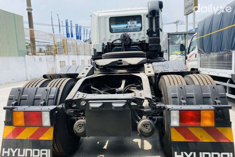 Đuôi xe HD1000 được thiết kế theo phong cách tối giản