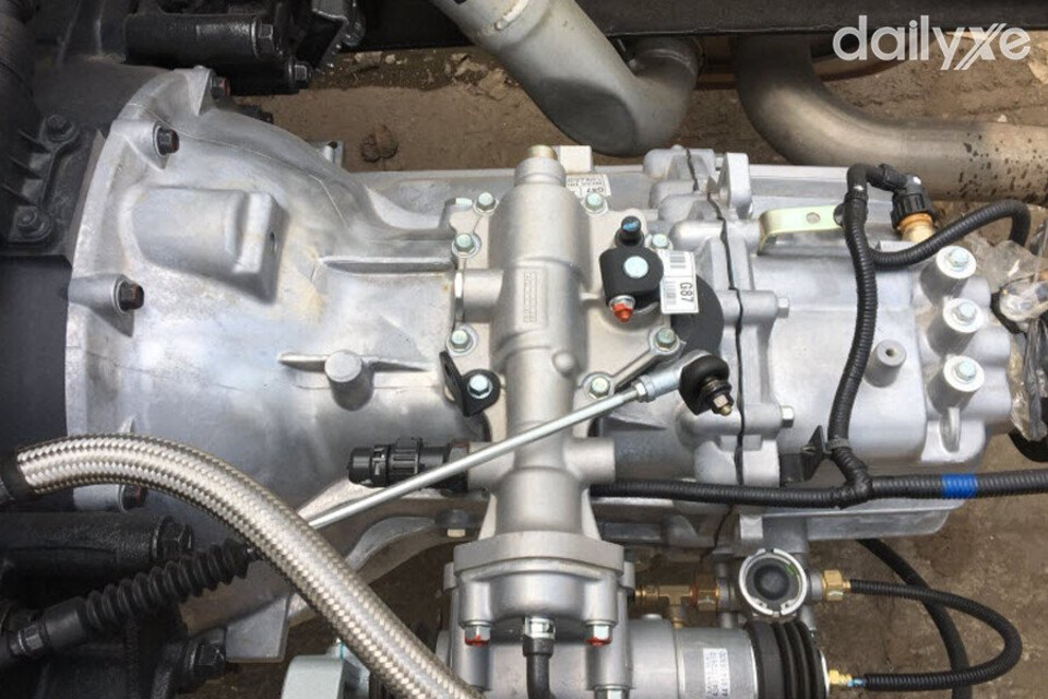 Hộp số xe HD240 với 6 số tiến, 1 số lùi