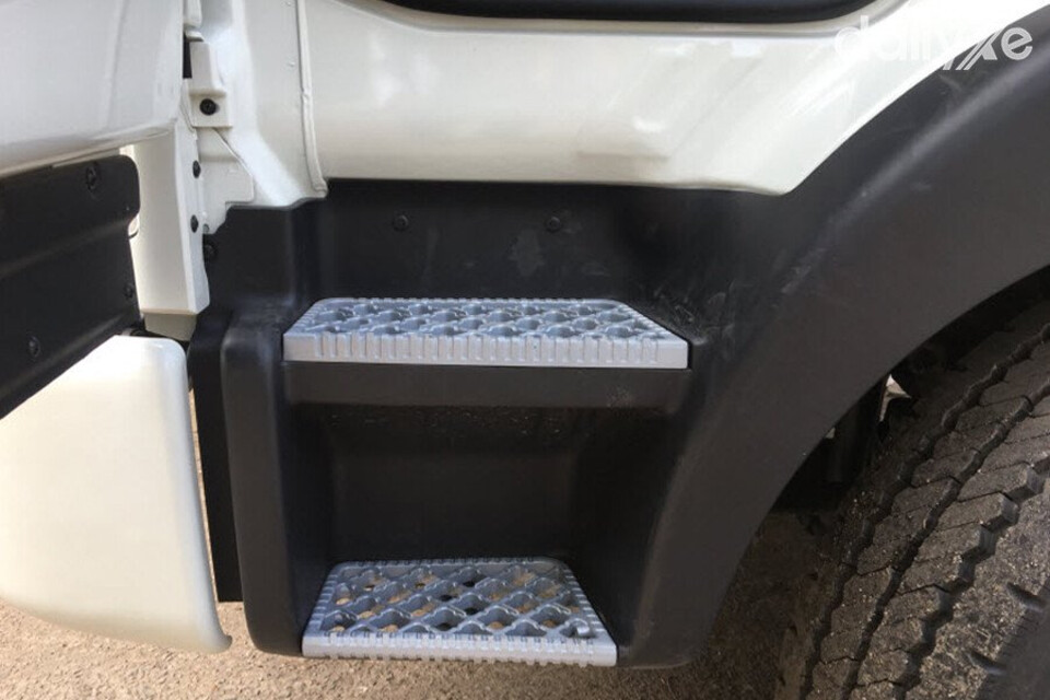 Bậc lên xuống hợp kim nhôm sáng màu nổi bật