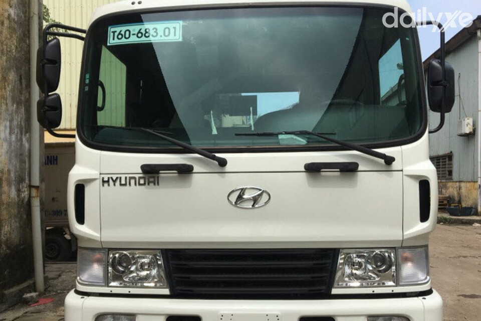 Kính chắn gió mở rộng sang hết chiều rộng của xe