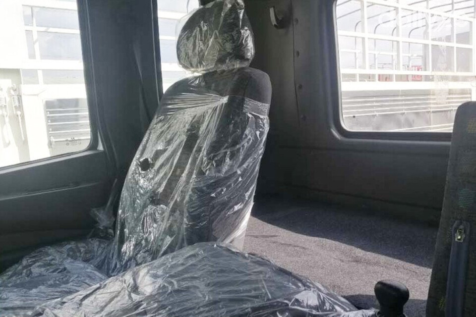 Ghế ngồi êm ái kết hợp với ghế dài phía sau thuận tiện cho việc nghỉ ngơi