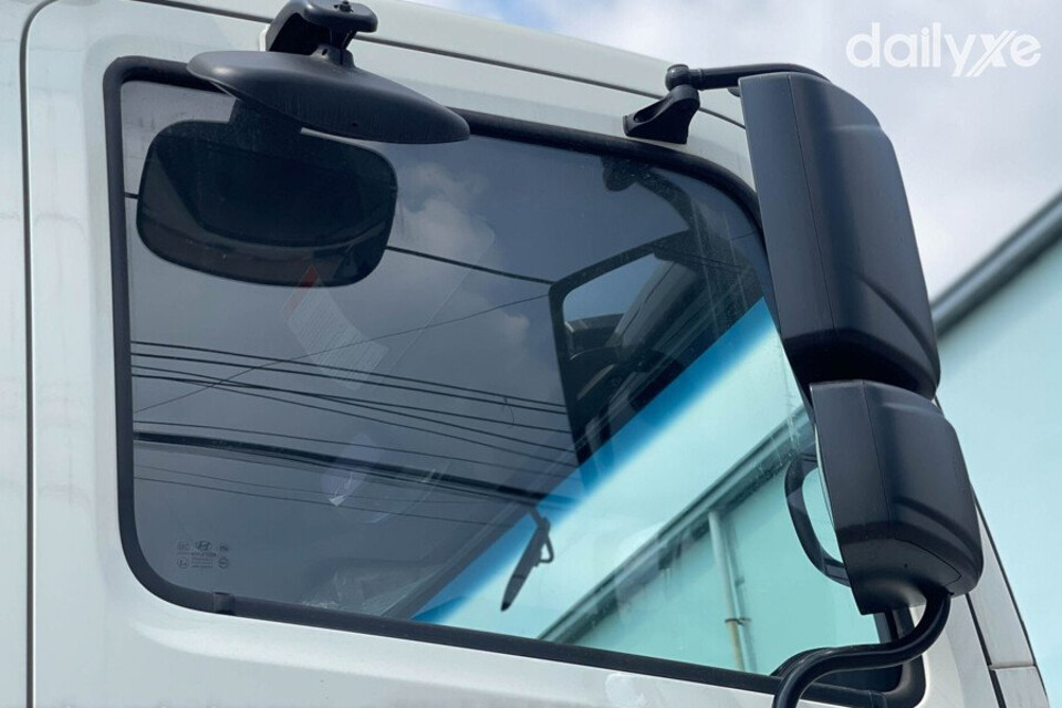 Gương chiếu hậu bản to bao quát tầm nhìn phía sau