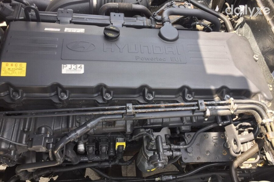 Trang bị khối động cơ mạnh mẽ D6HA