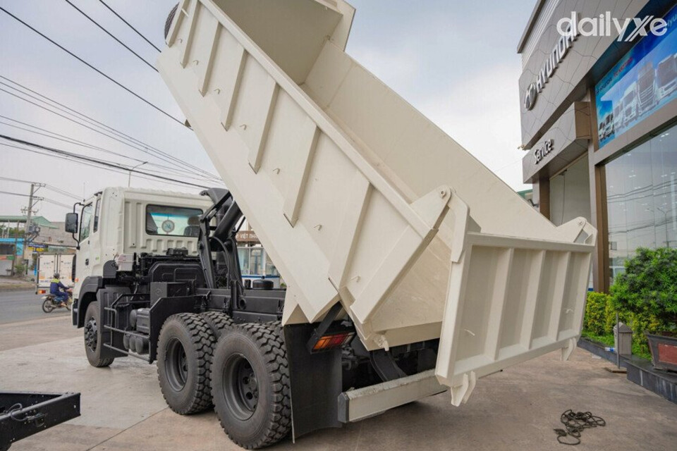 Đuôi xe tải Hyundai HD270 thiết kế không quá cầu kỳ