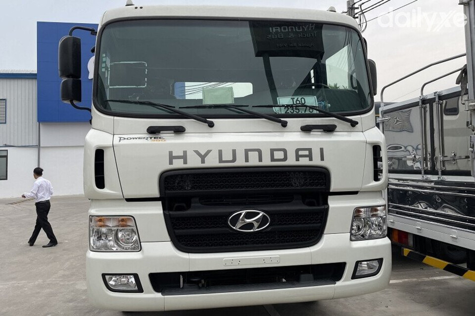 Đầu xe thiết kế đơn giản nhưng sang trọng