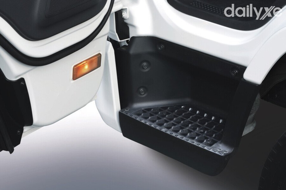 Bệ bước chân được thiết kế rộng rãi