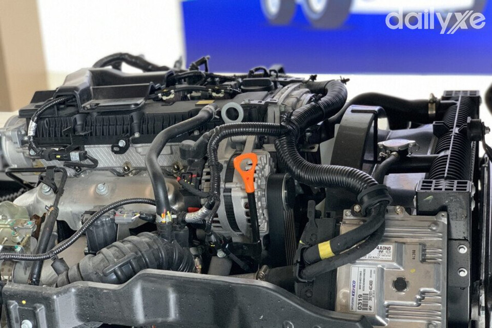 trang bị khối động cơ Diesel vận hành mạnh mẽ