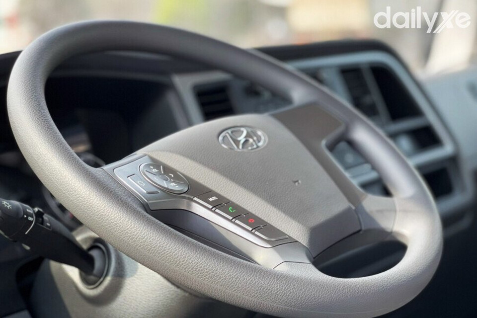 Vô lăng tích hợp nút bấm tiện nghi