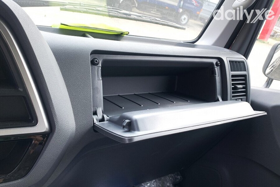 Hộc đựng đồ có nắp đóng mở gọn gàng