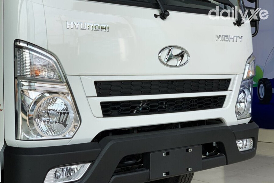 Kính chắn gió thiết kế rộng sang hai bên