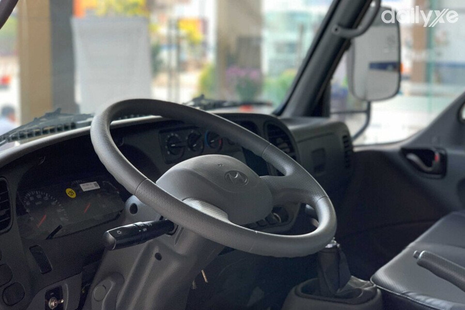 Vô lăng thiết kế cách điệu hiện đại