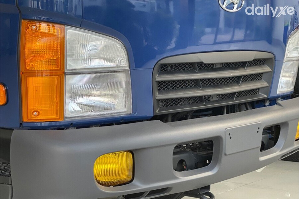 Đèn chiếu sáng được đặt trong góc thiết kế bản to