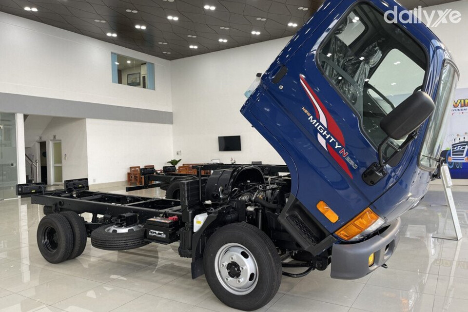 Đầu cabin có thể gập 45 độ giúp quá trình bảo dưỡng dễ dàng