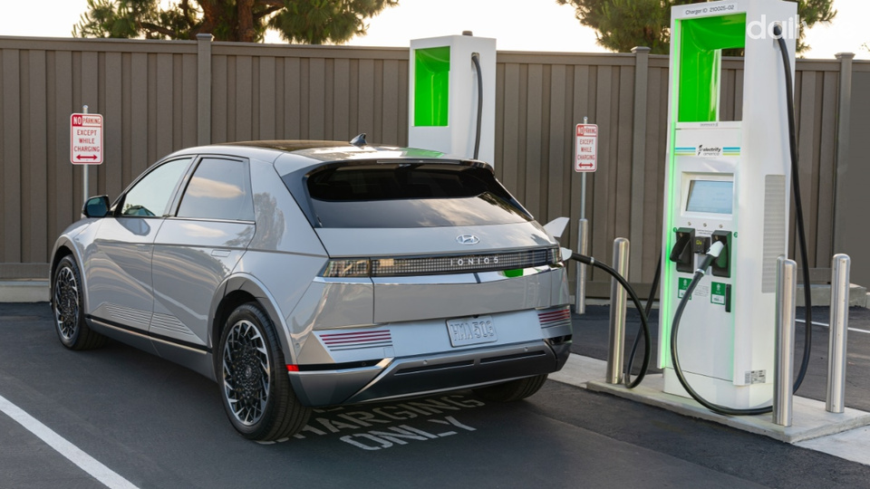 Tham vọng sạc 3 phút cuộc đua công nghệ công