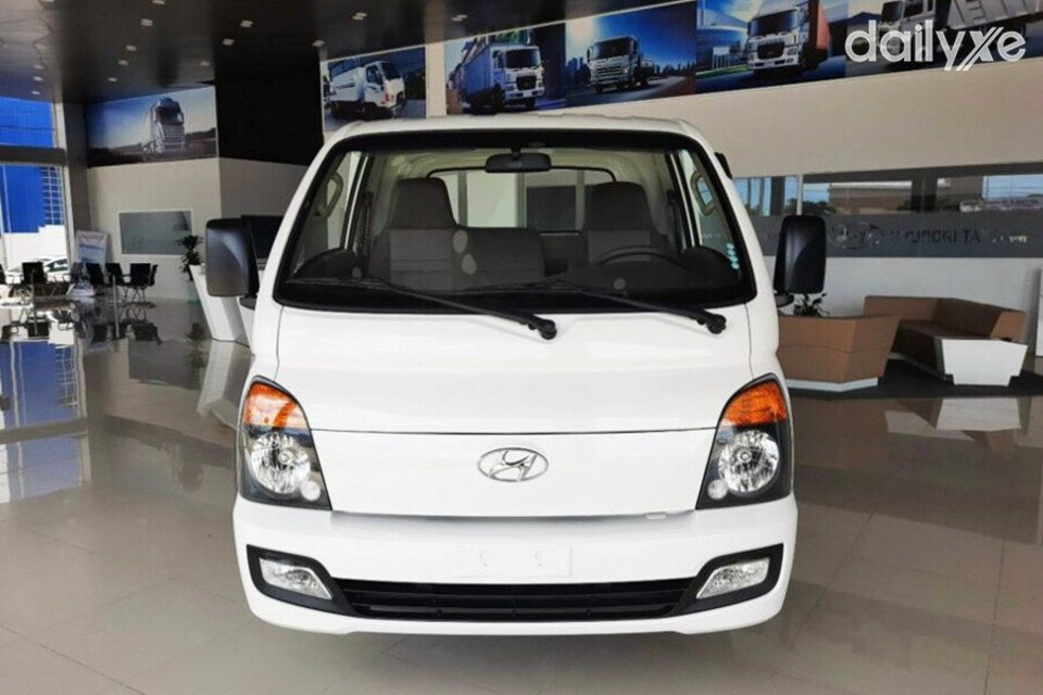 Đầu xe thiết kế đơn giản nhưng không kém phần tinh tế