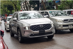 Hyundai Santa Fe 2021 bản xe chở tiền xuất hiện tại Hà Nội