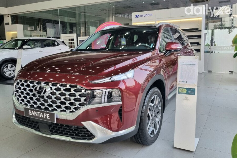 Dòng xe tiết kiệm nhiên liệu Hyundai SantaFe di chuyển linh hoạt trên mọi địa hình