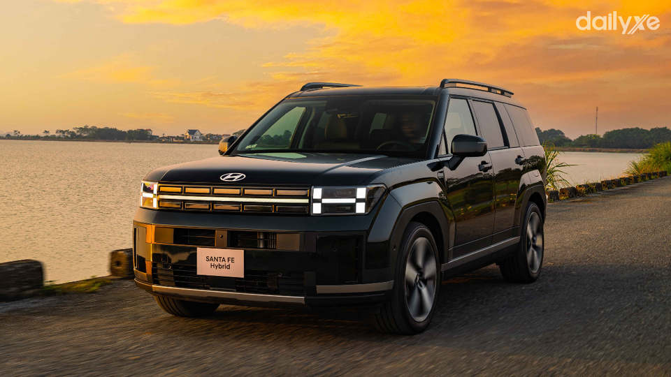 SantaFe Hybrid gây ấn tượng mạnh mẽ với ngôn ngữ thiết kế Boxy đậm chất SUV cổ điển.