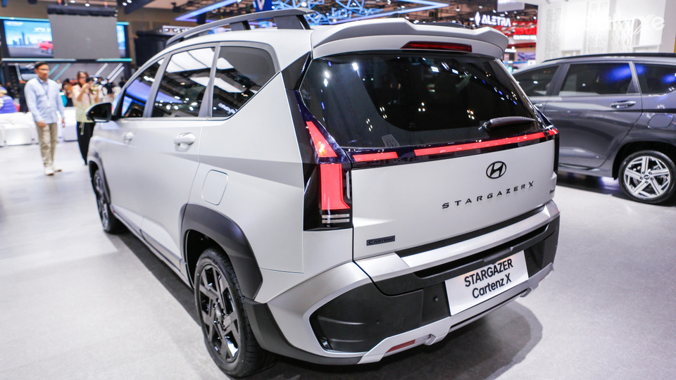 Đuôi xe nổi bật cụm đèn hậu LED