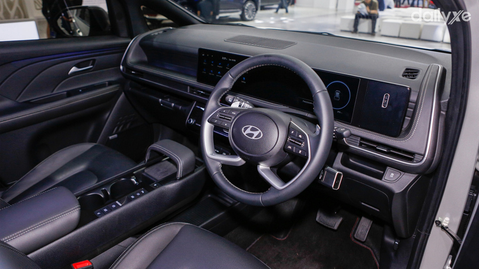 Khoang lái thiết kế tiện nghi