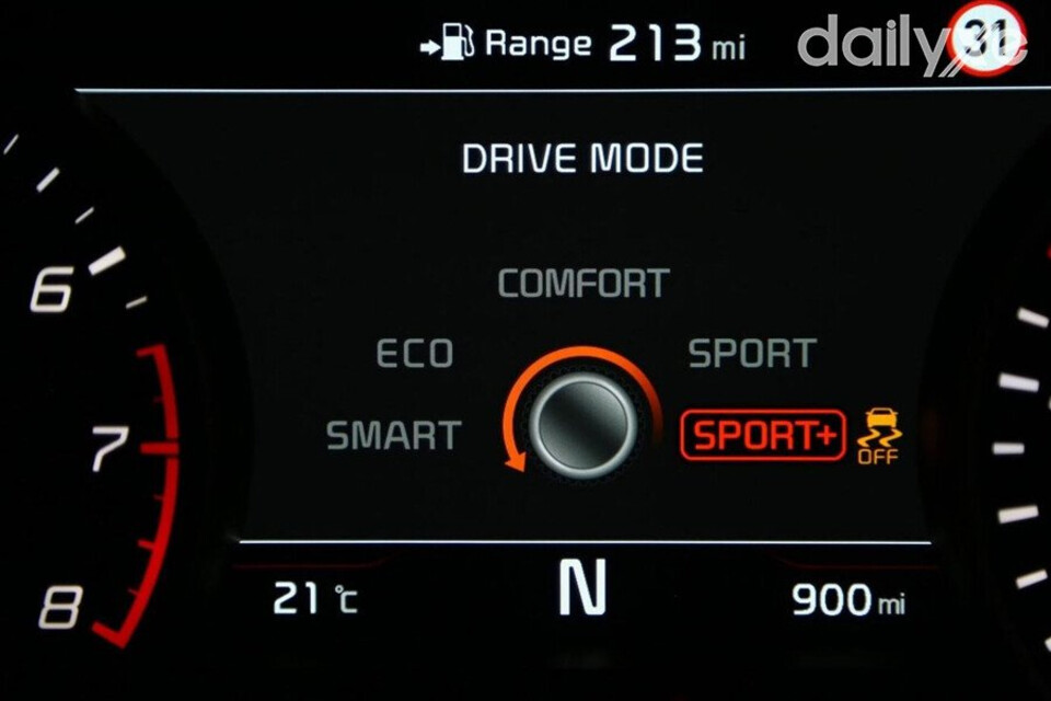 Xe cũng trang bị ba chế độ lái bao gồm Eco, Normal và Sport giúp người lái mang lại cảm giác thú vị