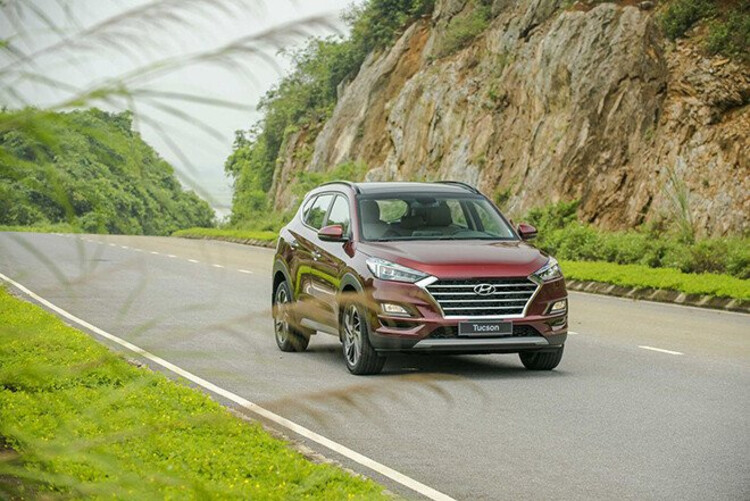 Hyundai Tucson giảm giá dọn kho, giá lăn bánh hiện tại bao nhiêu? hyundai tucson giam gia don kho, gia lan banh hien tai bao nhieu?