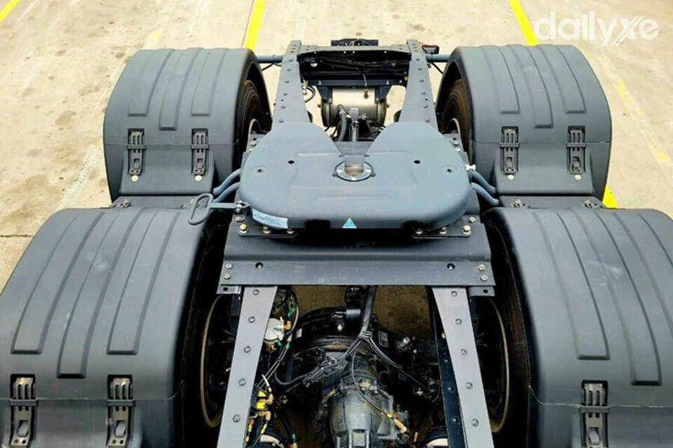 Hệ thống khung gầm chassis thép bền bỉ, chịu tải cao