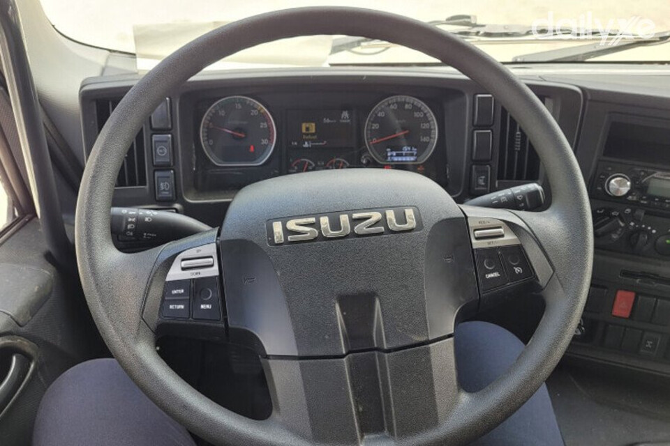 Vô lăng tích hợp các nút điều khiển hiện đại